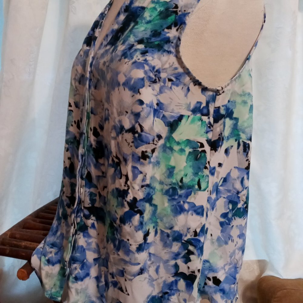 Button Floral Top - Picture 8 of 14